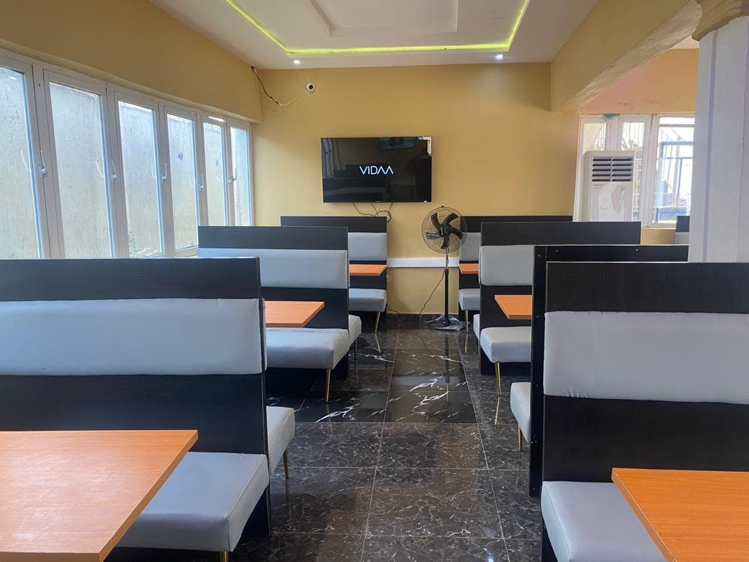 B&J Hotel Lounge